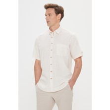 Altınyıldız Classics Erkek Bej Comfort Fit Rahat Kesim Düğmeli Yaka Keten Görünümlü %100 Pamuk Flamlı Kısa Kollu Gömlek