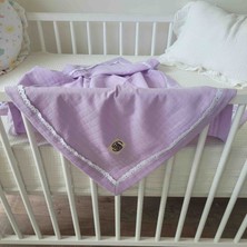 Zed Tasarım Atölyesi Müslin Bebek Örtüsü- Pamuk Dantelli Ince Müslin Örtü- 80×100 cm Lila