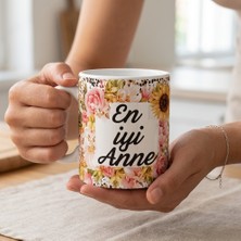 Fm "en Iyi Anne" Yazılı Çiçek Desenli Kupa Bardak - Anneye Özel Anlamlı Hediyelik - Anneye Hediye Renkli Çiçek Tasarımlı Seramik Kupa - Anneler Günü ve Doğum Günü Hediyesi