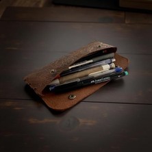 Peri Store El Yapımı Kalemlik Hakiki Deri, Deri Küçük Kalem Kutusu – Iş, Ofis, Okul Aksesuar Tutucu, Klasik ve Minimal El Yapımı Tasarım Kalemlik (Desenli Taba)