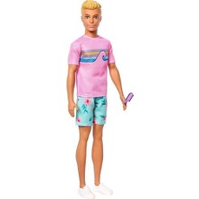 Peri Store Mysteries: Beach Detectives Ken Bebek Çıkarılabilir Klasik Kıyafeti ve Önlük ile Atıştırmalıklar Gibi Hikaye Anlatımını Zenginleştiren Aksesuarlarıyla, JFV65