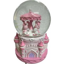 Assess Store My Melody Atlı Karınca Pembe Müzikli Işıklı Püskürtmeli Dönen Büyük Boy Kar Küresi
