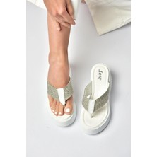 Fox Shoes Y973525309 Beyaz Taş Detaylı Parmak Arası Kalın Tabanlı Kadın Terlik
