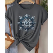 Nigrum Pardus Nıgrum Pardus Yeni Sezon Kar Tanesi Baskılı %100 Pamuk Büyük Beden Kadın T-Shirt