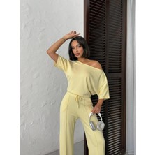 Trend Butik Burada Kadın Rahat Kesim Ikili Takım - Kısa Kollu Bluz ve Dikiş Detaylı Bol Paça Pantolonlu Set