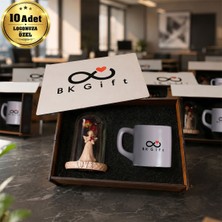 BK Gift Logonuza Özel 10 Adet Kutulu Bej Fincan ve Aşk Perisi Fanus Seti – Ahşap Kutulu Kurumsal Hediye Seti
