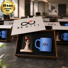 BK Gift Logonuza Özel 10 Adet Kutulu Lila Fincan ve Aşk Perisi Fanus Seti – Ahşap Kutulu Kurumsal Hediye Seti