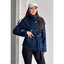 Moda Armanc Kadın Kruvaze Düğmeli Jean Ceket - Kemerli Dik Yaka Kısa Trenç Denim Ceket