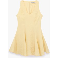 Koton Slim Fit V Yaka Kolsuz Volanlı Mini A Kesim Elbise