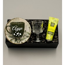As Gift Kişiye Özel Haki Renginde Fincan & Kahve Yanı Cam Su Bardağı & El Kremi Hediye Seti
