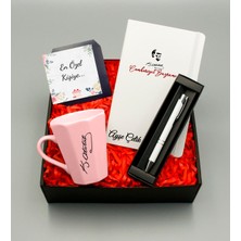As Gift 29 Ekime Özel Tasarımlı Beyaz Defter & Pembe Kupa & Beyaz Roller Kalem Hediye Seti