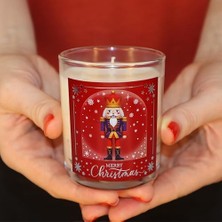 HBMB Store – Kurşun Asker (Nutcracker) Tasarımlı Mum, Kırmızı Renk Temalı, 135 G Doğal Bio, 40 Saat Yanma Süresi, Cam Kavanoz, Şık Bristol Kutulu, Yılbaşı Koleksiyonu Hazır Hediye