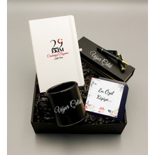 As Gift 29 Ekim Tasarımlı Kişiye Özel Isim Soyisimli Beyaz Defter & Siyah Kupa & Siyah Roller Kalem Hediye Seti