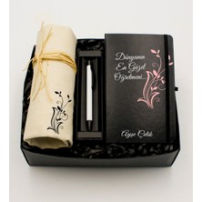 As Gift Öğretmenler Gününe Özel Tasarımlı Kanvas Bez Çanta & Dünyanın En Güzel Öğretmeni Temalı Isim Soyisimli Siyah Defter & Beyaz Tükenmez Kalem Hediye Seti