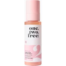 One • Two • Free!  Super Glow Nemlendirici Işıltı Etkili Makyaj Sabitleyici Sprey