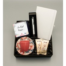 As Gift Beyaz Defter & Desenli Pembe Fincan & Beyaz Roller Kalem & Mehmet Efendi Türk Kahvesi Hediye Seti