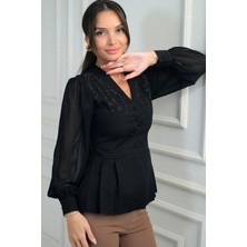 By Saygı Kadın Omzu Taş Işleme Detaylı Kolları ve Eteği Şifon Tasarım Bluz