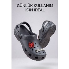 Liarca Hero-Clog Macera Serisi - Koyu Gri Maske Figürlü Erkek Çocuk - Bebek Terlik ve Sandalet: Ultra Hafif, Anatomik Iç Tabanlı ve Kaymaz Emniyetli Yazlık Çocuk Kapalı Terlik