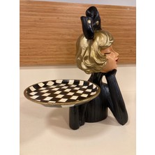 Plus Home Dekoratif El Işçiliği El Boyama Damalı Tepsili Kız Model Renk Siyah Altın Polyester Yükseklik 32 cm Tepsi Çapı 17 cm
