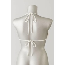 Modadua Kadın Beyaz Pedli Üçgen Bikini Üstü Halter Bağlamalı Aksesuarlı