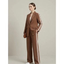 Crystalia Yan Şerit Detaylı Kahverengi Blazer Ceket ve Pantolon Takımı