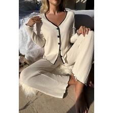 Alfa Aksesuar 03 Kadın Beyaz Örme Kumaş V Yaka Düğmeli Rahat Şık Pijama Takımı