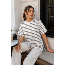 Tenra Kadın Beyaz Çizgili Oversize Kısa Kol Basic Tunik Tişört