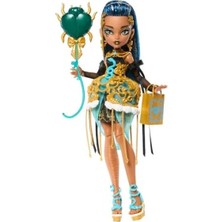 Monster High Altın Rengi Parti Elbisesi Giyen Cleo De Nile Bebek ve Davetiye, Balon, Hediye ve Ruj Gibi Temaya Uygun Aksesuarlar, JBG76
