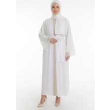 Zermiva Beyaz Dantel Kol Detaylı V Yaka Kemerli Oversize Uzun Tesettür Abaya