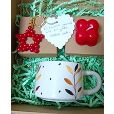 Tasarım Öğretmene Hediye Kutusu - Yaprak Desenli El Yapımı Kupa Yıldız Anahtarlık Bubble Mum