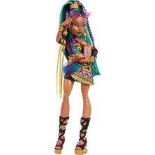MarkEntegra Monster High Mumya Elbisesiyle Prenses Nefera De Nile Bebek, Evcil Mısır Böceği Lavish ve Çanta, Dizüstü Bilgisayar, Güneş Gözlüğü, Içecek ve Atıştırmalıklar Gibi 7 Aksesuar, JDR48