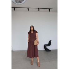 Özge Özgenç Polo Yaka Beli Dikiş Detaylı Elbise