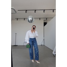 Özge Özgenç Çiçek Nakışlı Jean