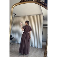 Sue Store Kahverengi Beli Bağcık Detaylı Pileli Maxi Boy Düğmeli Elbise