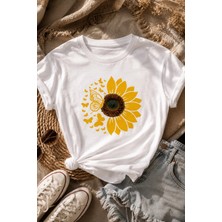 Gmt Ambalaj Ayçiçeği ve Kelebek Baskılı Beyaz T-Shirt