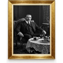 Tablore Atatürk Masada Oturan Siyah Beyaz Tablo Tarihi Fotoğraf Çerçeveli Dekoratif Portre