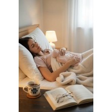 Buffer Hello Everyone Yazılı Pembe Peluş Su Torbası, 1 Lt, Yumuşak Kılıf, Uzun Süre Tutan Termal