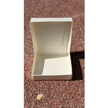 Orbak Kağıtçılık Beyaz Karton Takı Kutusu – Kolye, Bileklik ve Set Için Kapaklı Model 9,5 x 9,5 x 2 cm 1 Adet