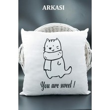 Harfli Kırlent Kılıfı Kadife 43X43 cm Çift Taraflı U Harfi Kedi Desenli Evlilik Teklifi Doğum Günü