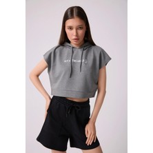 Defy's Kadın Koyu Gri Baskılı Kapüşonlu Crop Sweatshirt - Mevsimlik Hoodie
