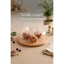 Kitchen Life Yuvarlak Ahşap Standlı, Plastik Kapaklı, 10 kg Kapasiteli Sızdırmaz Kek ve Pasta Fanusu – Çok Amaçlı Sunum