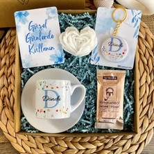 Loren Gift Çiçeklerin Dansı Kişiye Özel İsimli Türk Kahvesi Fincanı ve Açacaklı Anahtarlık Hediye Kutusu