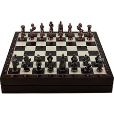 Gifthome Orta Boy Metal Ingiliz Satranç Takımı Antik ve Ceviz Desenli Sandıklı Mdf Tahtası (36X36X6 Cm.)