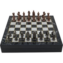 Gifthome Orta Boy Metal Ingiliz Satranç Takımı Antik ve Mermer Desenli Sandıklı Mdf Tahtası (36X36X6 Cm.)