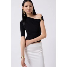 Asfaha Fashion Kadın Asimetrik Tek Omuz Dekolteli Gold Aksesuarlı Crop Bluz
