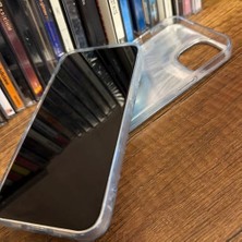 Iphone 15 Ile Uyumlu Yüksek Kalite Özel Tasarım Hologramlı Kurdele Desenli Sert Silikon Şık Telefon Kılıfı Mor İDB-264