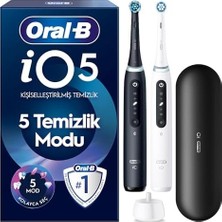 Tech Butiq Oral-B Io5 Şarjlı/elektrikli Diş Fırçası, 2'li Set, Mat Siyah & Beyaz, 2 Fırça Başlığı, Uzun Ömürlü Pil, Premium Seyahat Kabı