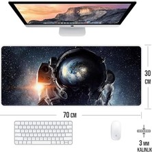 Tech Butiq Uzay ve Astronot Temalı Oyun Gaming Klavye Mouse Pad Masa Matı 70X30CM Kaymaz Kauçuk Taban Dikişli Kenar