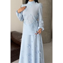 Neşeli Butik Kadın Bebe Mavi Keten Kumaş Çiçek Aplikeli Hakim Yaka Etekli Takım NBMS2629