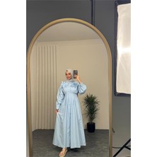 Neşeli Butik Kadın Bebe Mavi Belden Oturtmalı Çiçek Detaylı Premium Tesettür Elbise NBVQ4933